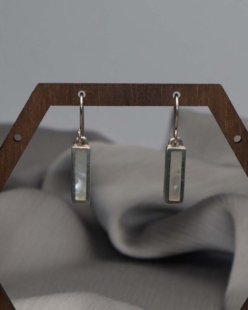 Vintage Sterling Silver Mother Of Pearl Dangle Earrings 2.9G / 1.1in N1561